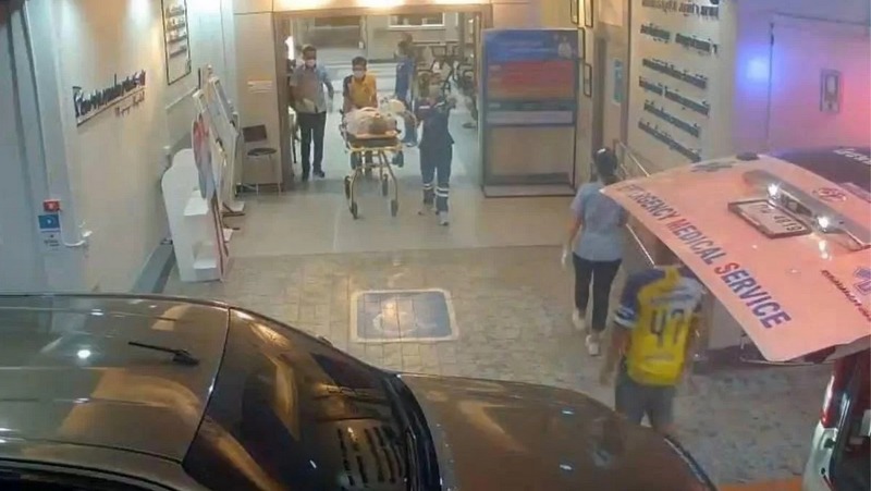 CCTV footage shows the pickup truck blocking the rear entrance of the ambulance at Plai Phraya Hospital in Plai Phraya district in Krabi on Thursday night (Oct 16). Photo: Plai Phraya Hospital via Bangkok Post