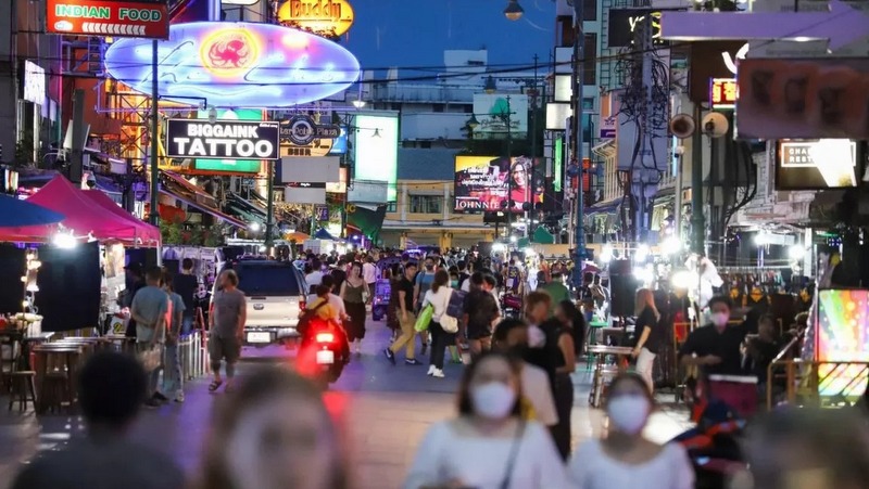 Tourism operators welcome revised entertainment venue licensing, but suggest keeping operational hours in certain areas to avoid disturbing local communities. Photo: Pattarapong Chatpattarasill / Bangkok Post