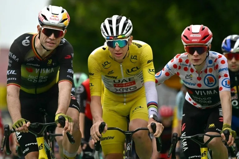 Tadej Pogacar (centre) and Jonas Vingegaard (right). Photo: AFP